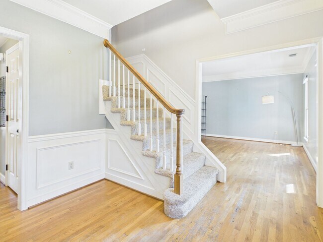 Building Photo - 6118 Walnut Landing Way