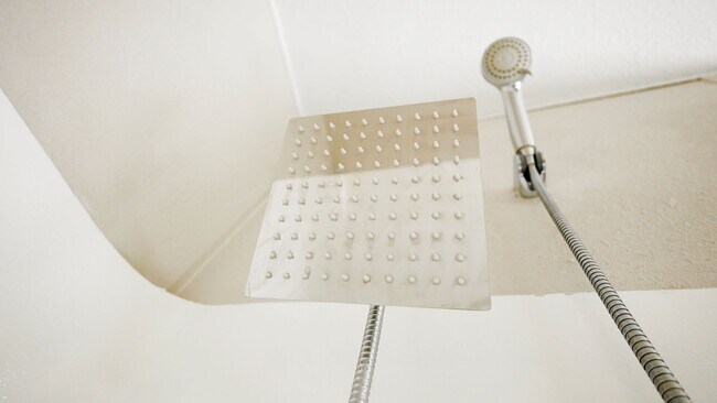 Building Photo - 210 N Walnut St