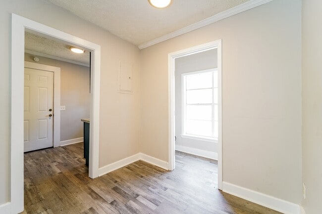 Building Photo - 522 Woodbury Rd