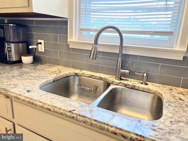 Building Photo - 503 Dorchester Ave