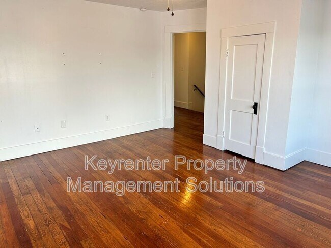 Building Photo - 204 W Peabody St
