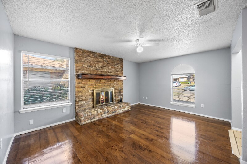 Building Photo - 2208 Viewtop Ln