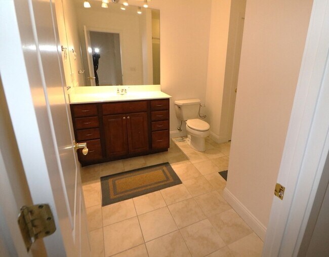 Building Photo - 141 Grovers Ave