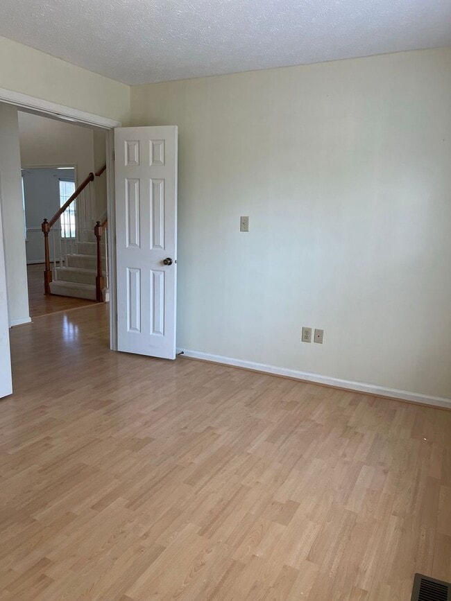 Building Photo - 110 Bugle Ct