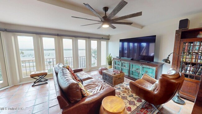 Building Photo - 520 Beach Blvd