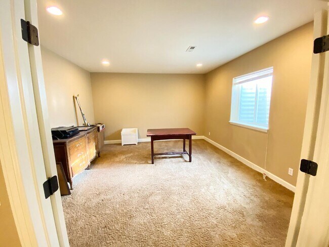 Building Photo - 6106 Wolf Village Dr