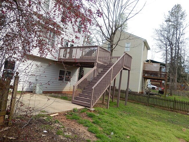 Building Photo - 502 Tyler Run Dr