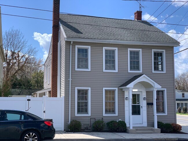 Primary Photo - 200 S High St