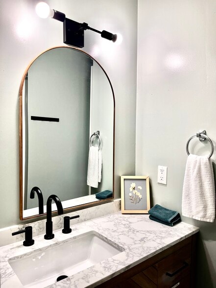 Building Photo - 2775 Bayview Way