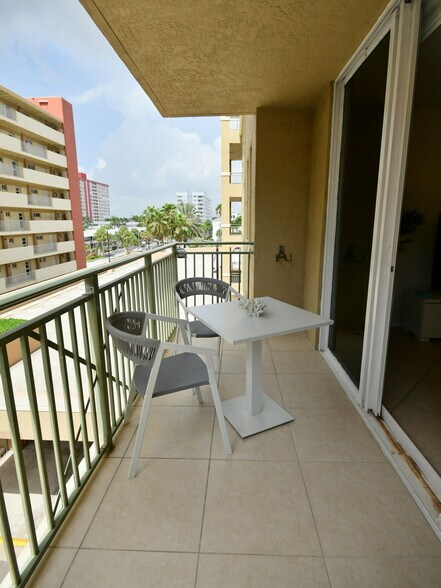 Building Photo - 2080 Jimmy Buffett Mem Hwy