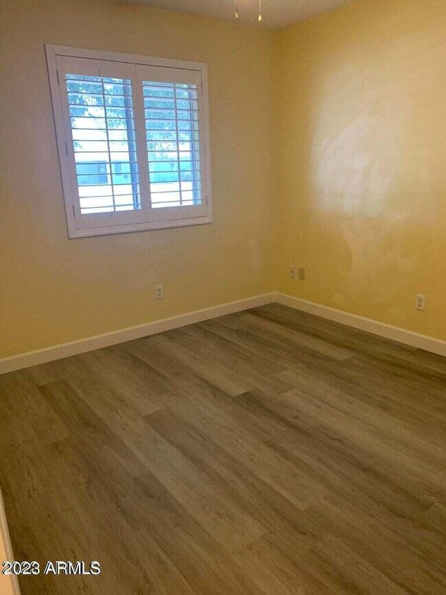 Building Photo - 557 S Sunwood Cir