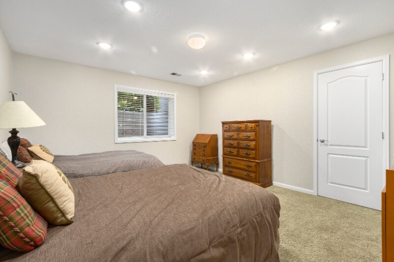 Building Photo - 4918 Valley Oak Dr