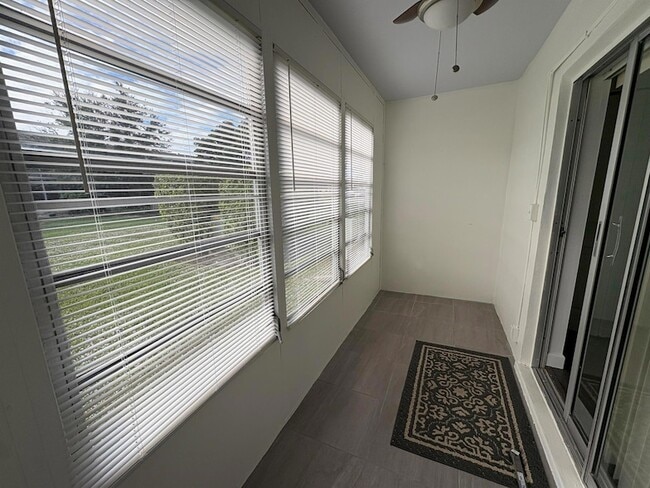 Building Photo - 26 Kingswood E