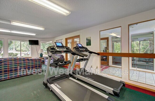 Building Photo - 13216 NE Salmon Creek Ave