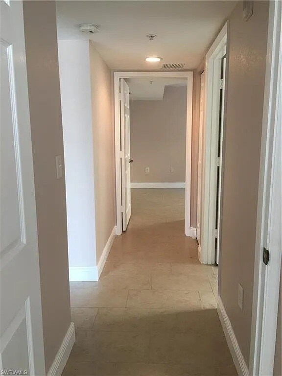 Hallway - 4127 Residence Dr