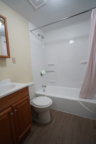 Building Photo - 1124 Commonwealth Ave