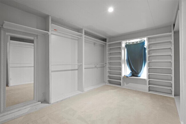 Building Photo - 111 Little Lp