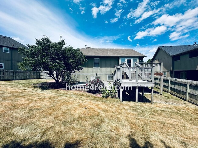 Building Photo - Four Bedroom Olathe Home in a Quiet Neighb...