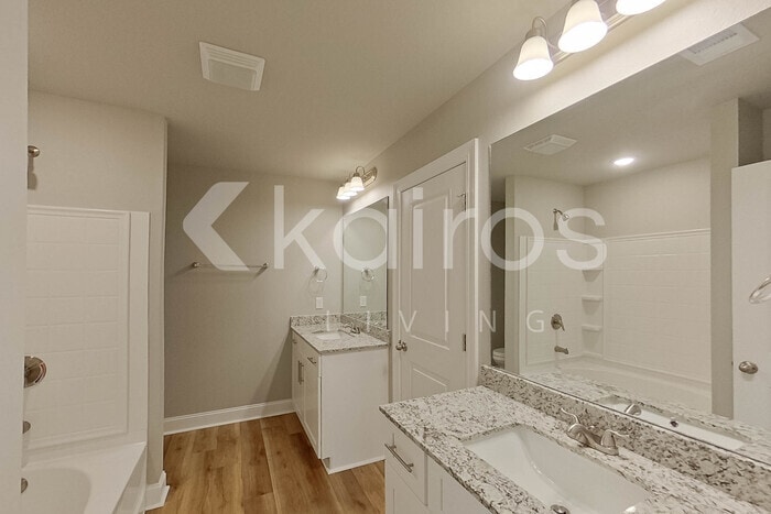 Building Photo - 13751 Pinyon Dr