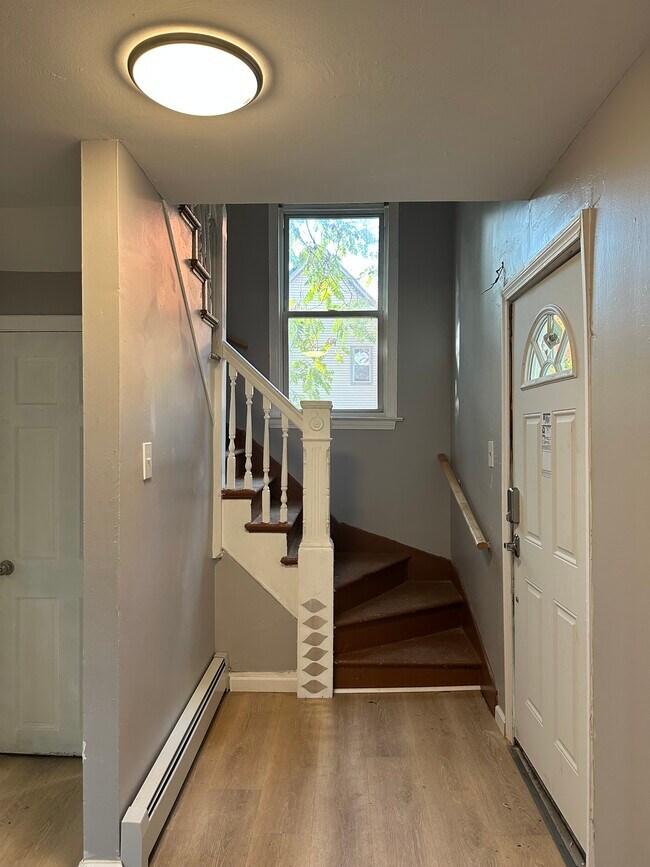 Building Photo - 89 Sargeant St