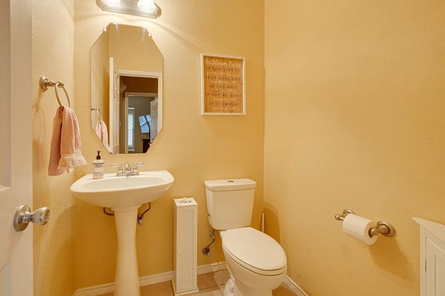 Building Photo - 5517 Crimson Oaks Dr