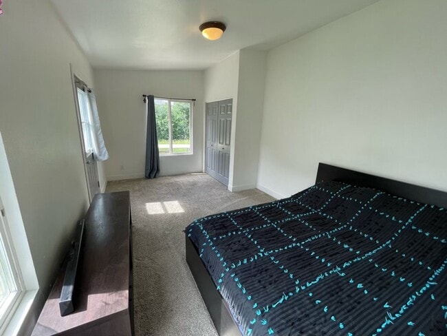 Building Photo - Beautiful home in great location