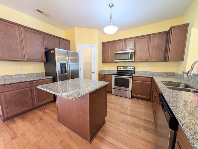 Building Photo - 244 Belclare Way