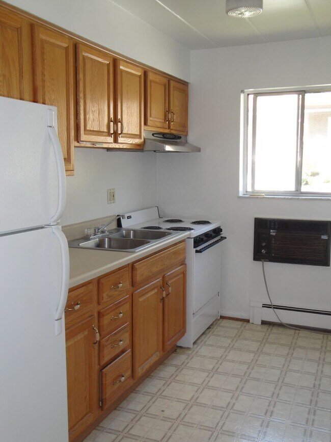 Building Photo - 539 Lowell Ave