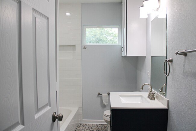 Building Photo - OLMOS PARK TERRACE DUPLEX