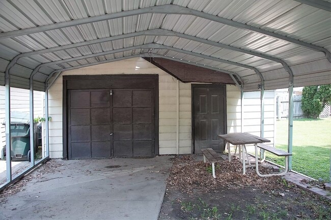 Building Photo - 2200 7th Ave