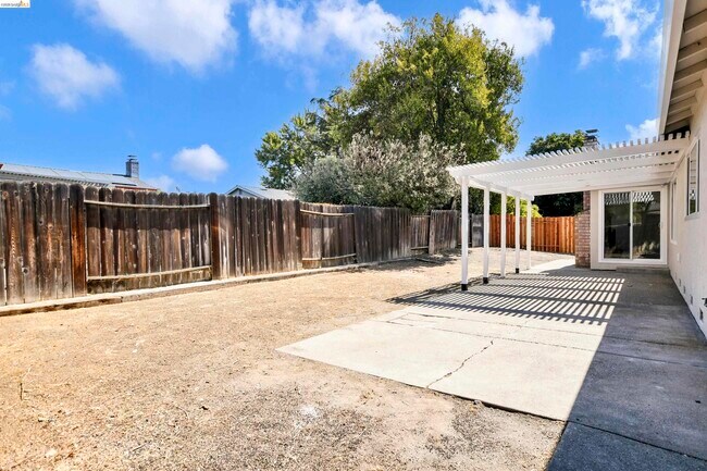 Building Photo - 630 Heather Pl