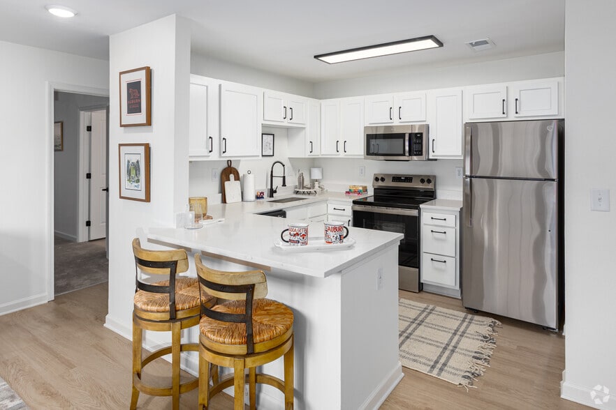 2BR, 2BA - 1,107SF - Kitchen - Harper Flatts