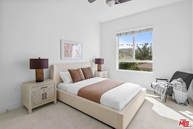 Building Photo - Beautiful Playa Vista Home With In Unit La...
