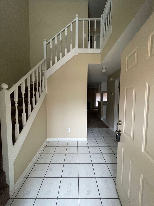 Building Photo - Briarwood West -