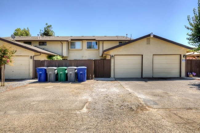 Building Photo - 1208 Rose Ave