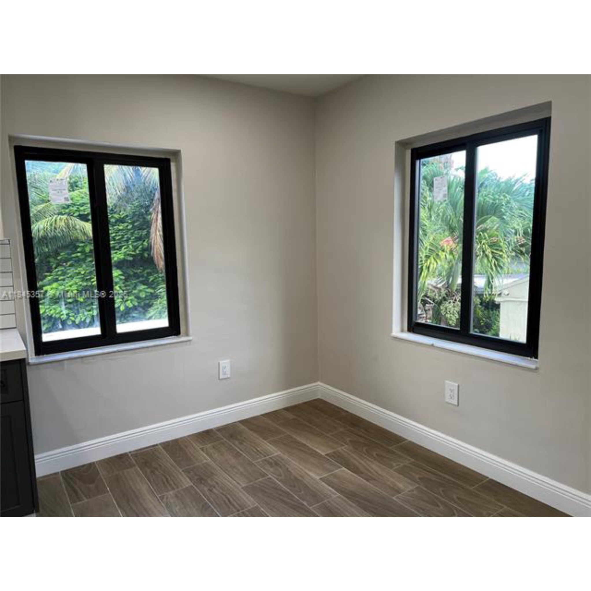 Building Photo - 1136 SW 12th Ct