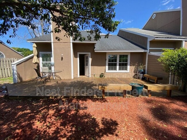 Building Photo - 11866 Ashbrook Cir N