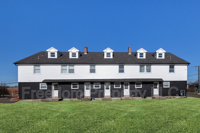 Building Photo - 28 Aircraft Rd