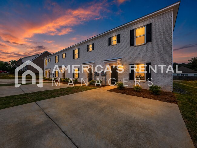 Building Photo - 99 Park Dr S