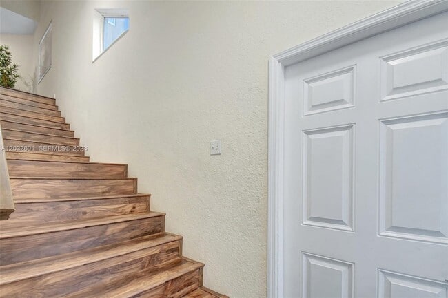 Building Photo - 16339 Malibu Dr