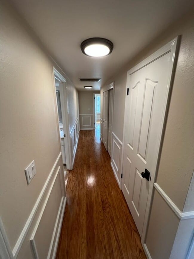 Building Photo - SPACIOUS 4 BEDROOM HOME IN SOUTH SALINAS