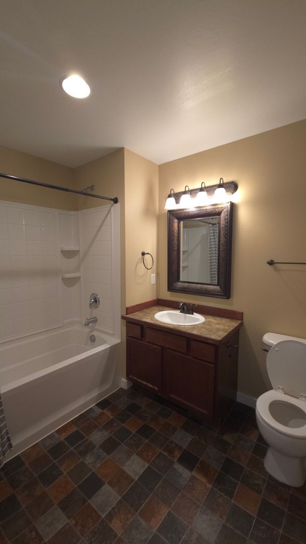 Building Photo - Amazing 2 Bedroom, 2 Bath Condo With 24-Ho...