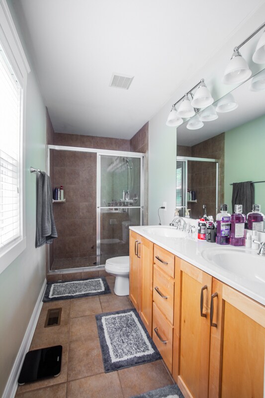 Building Photo - 3220 Linwood Ave