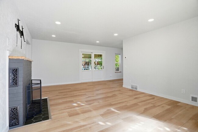 Building Photo - 12707 E Main Ave