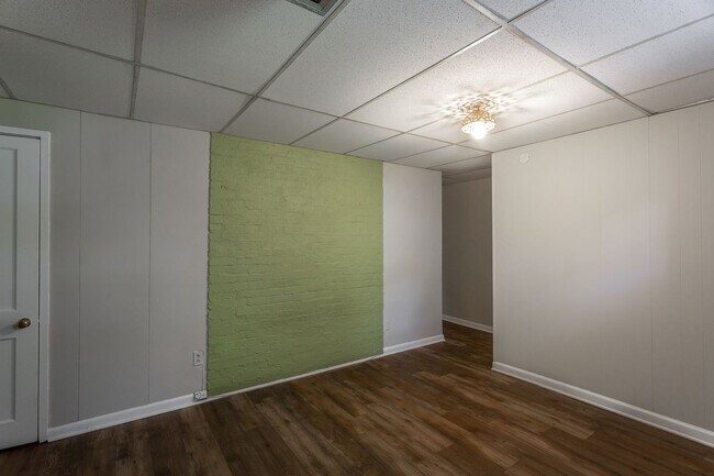 Building Photo - 321-325 Pine Ridge Road