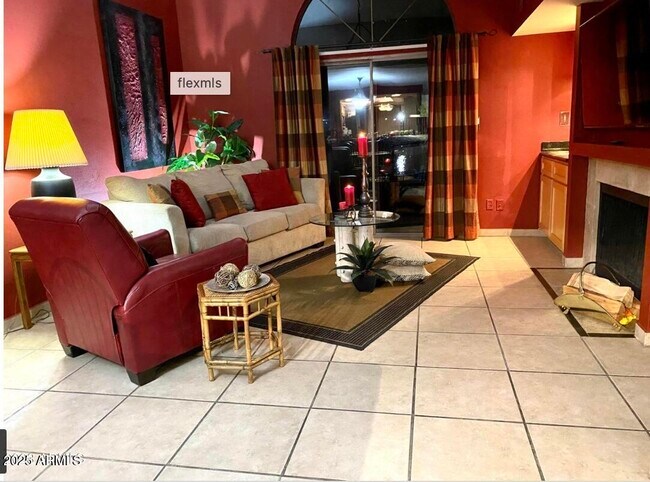 Primary Photo - 2644 W Desert Cove Ave