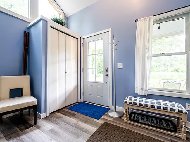 Building Photo - 2-bedroom, 1.0 bathroom Home within walkin...