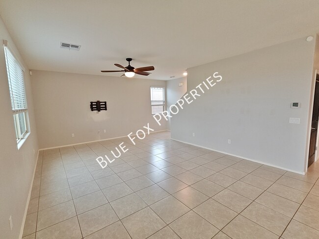 Building Photo - 897 West Calle Zoca