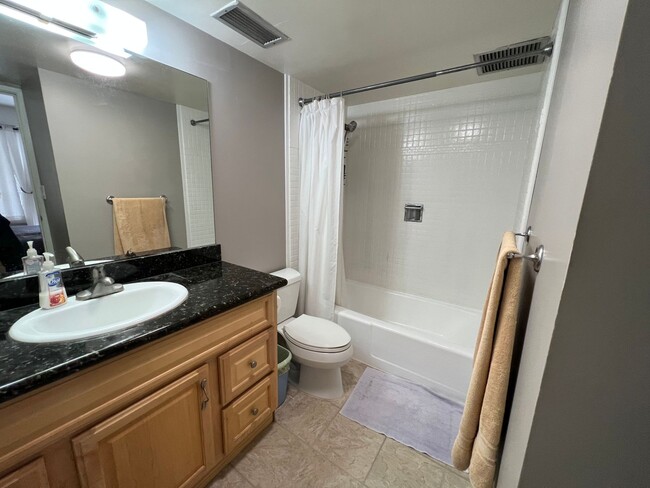 Building Photo - 419A Atkinson Dr