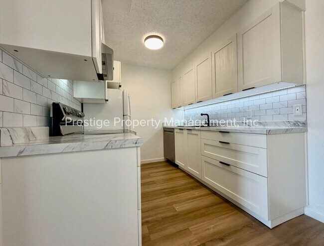 Building Photo - 6331 N Barcelona Ct